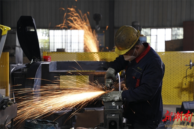 ExcavatorManufacturerOperatesatFullCapacitytoFulfil