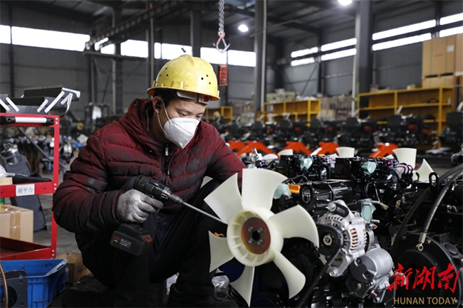 ExcavatorManufacturerOperatesatFullCapacitytoFulfil