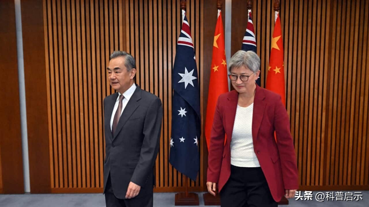 开火第二天,中澳外长当面沟通,王毅立2条规矩,澳坚持一个中国
