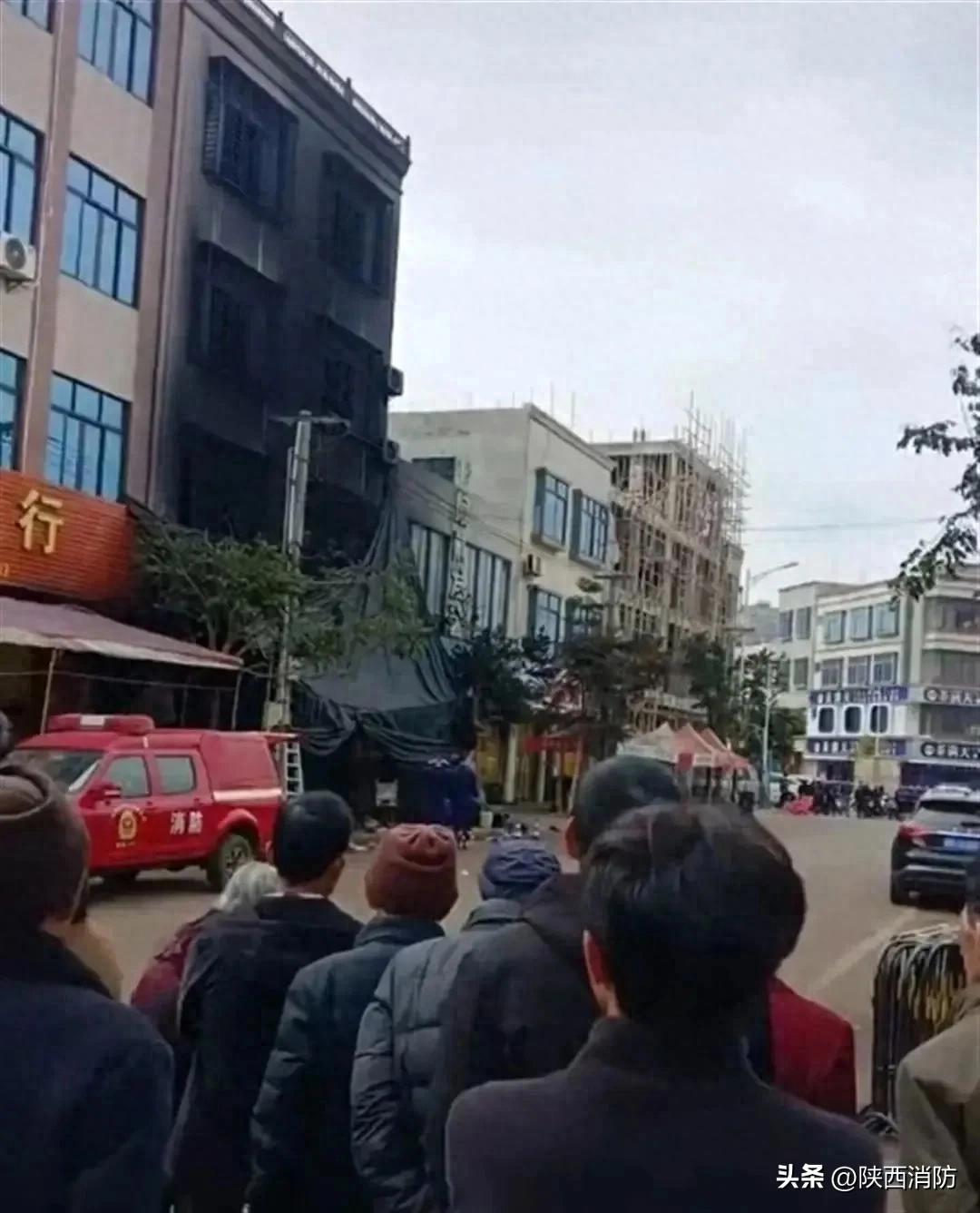 沿街商铺起火,致2人遇难!九小场所消防安全提示!