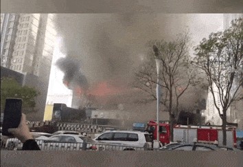 过火面积约1000平米!安全观影,正确逃生