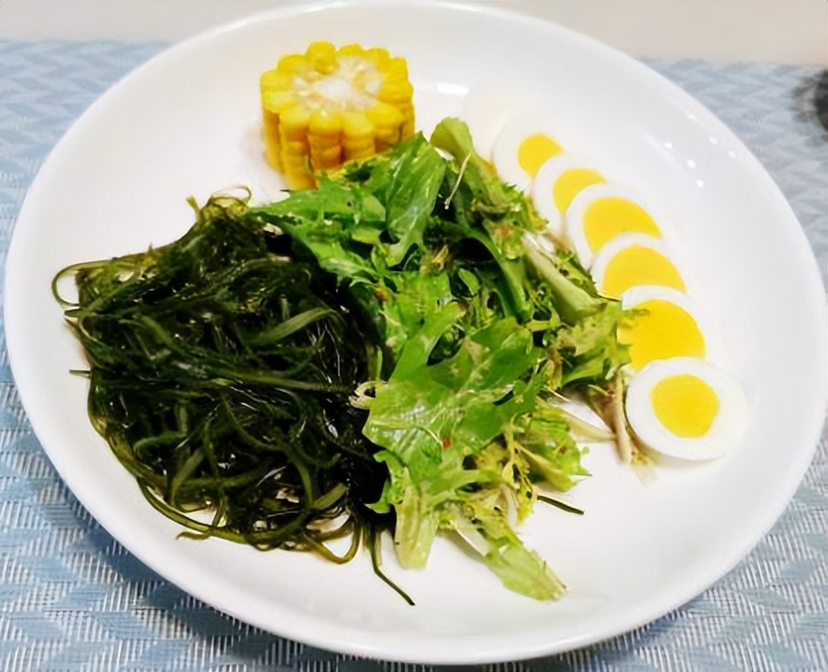 吃芹菜为什么不吃叶子?可能很多人还不清楚,看完记得转告家人