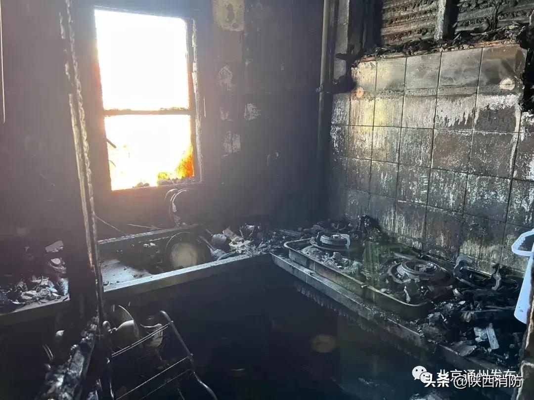 一楼道杂物起火,导致5人被困