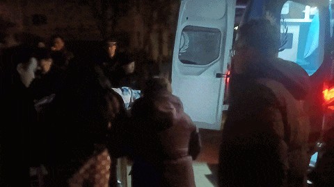 监控还原!一支蜡烛烧毁整个家……