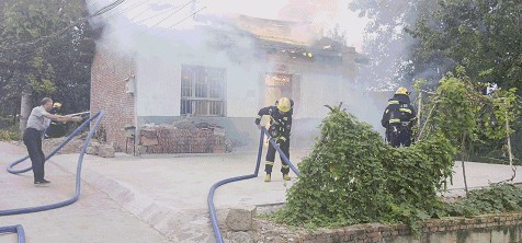 家被烧得面目全非,厨房用火需注意哪些→