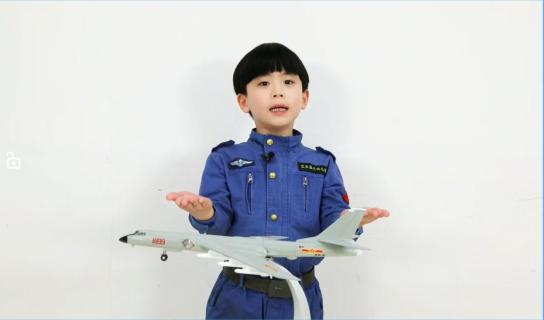 申进科回应女中学生好奇轰炸机:知道我也不能说!