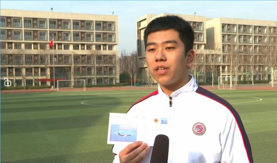 申进科回应女中学生好奇轰炸机:知道我也不能说!