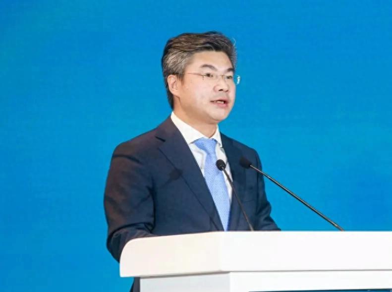 新央企,总经理亮相