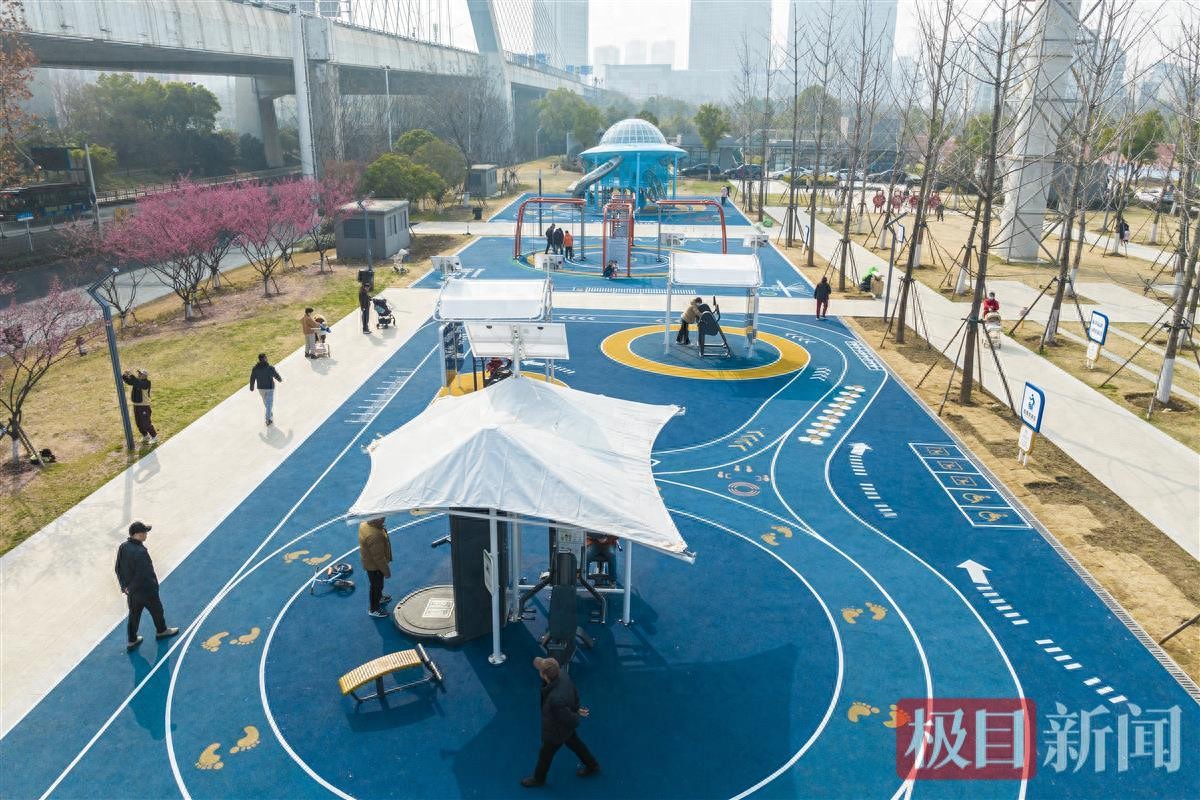 地下治污水，地上健身忙！江岸这座净水厂上绽放运动乐园今日