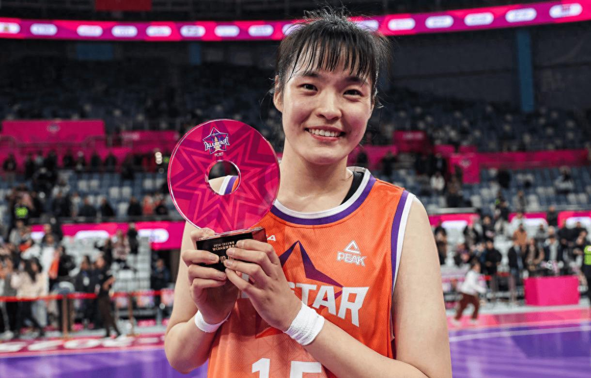 轰29+6夺MVP！中国女篮又一24岁2米王牌崛起，李月汝替身减重蜕
