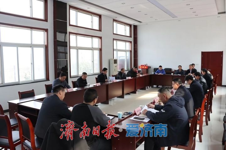 钢城区城管局召开城管系统2025年工作座谈会