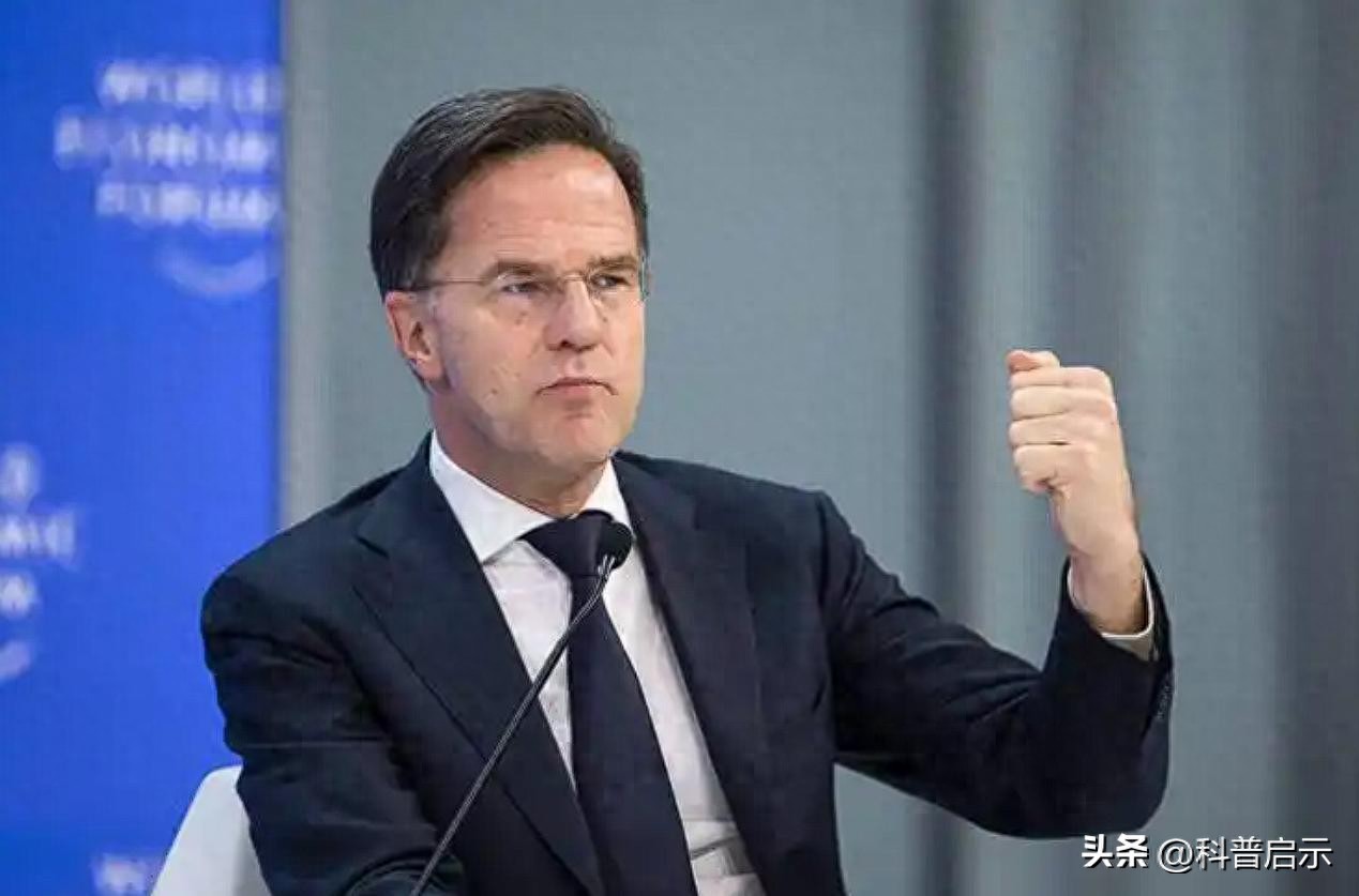 全面谈妥？王毅外长亮出中国方案，中乌外长握手，31国抱怨也没