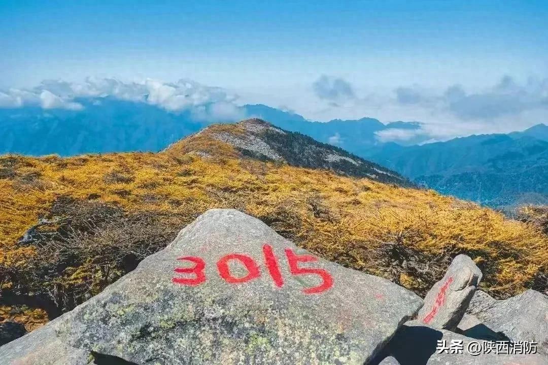 网红打卡地冰瀑坠落致游客受伤……