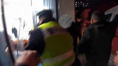 10分钟!吵架晕厥,交警抢出生命通道