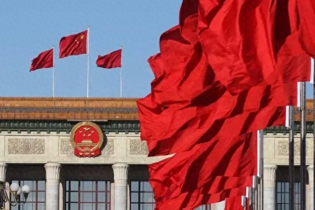 发展全过程人民民主，推动中国之治迈上新台阶