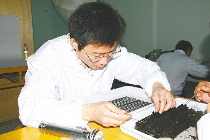 荆州文物保护中心主任方北松——让全国八成简牍复活