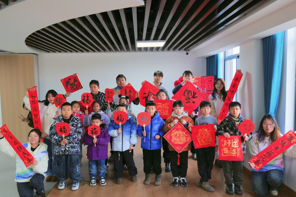 南通大学杏林学院姜海之星实践团:红色记忆映新春,童心向党筑