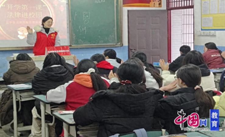 绵阳市盐亭县富驿镇初级中学开展法治宣传进校园活动