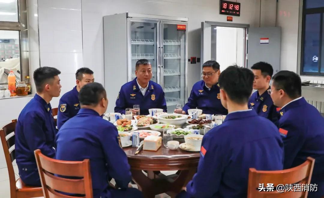 冯永刚总队长调研元旦消防安全并慰问一线指战员