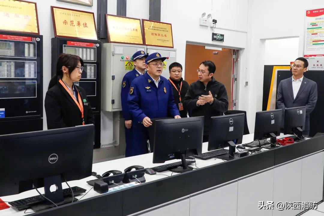 冯永刚总队长调研元旦消防安全并慰问一线指战员