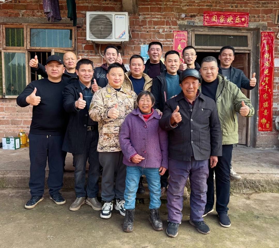 七旬老两口:失去独生子后,我们有了14个兵儿子|看见正能量
