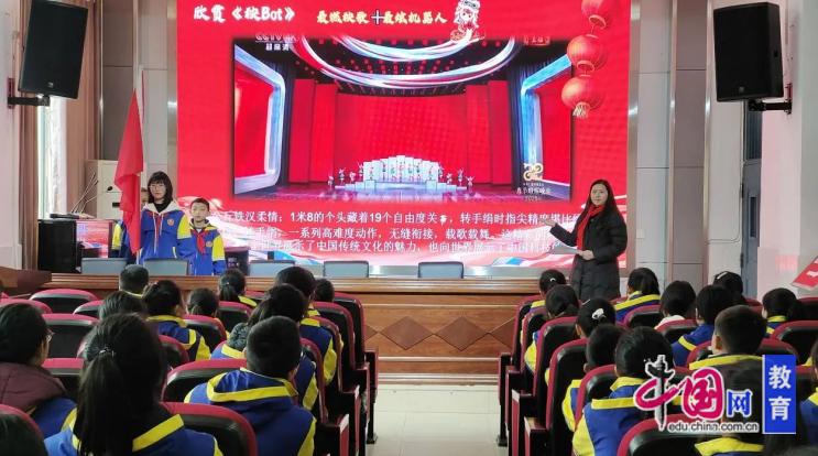 科技之光,点亮少年梦想眉山仁师附小提升少先队员科技素养