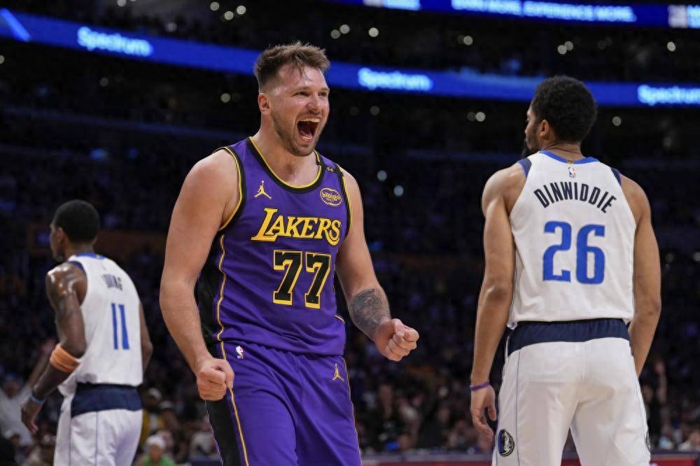 东契奇首战旧主拿三双，詹姆斯末节16分扮演定海神针｜NBA焦点