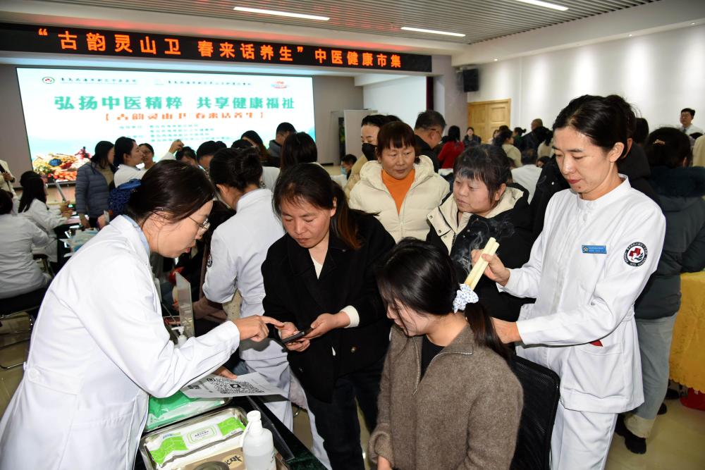 山东青岛:中医健康市集进社区