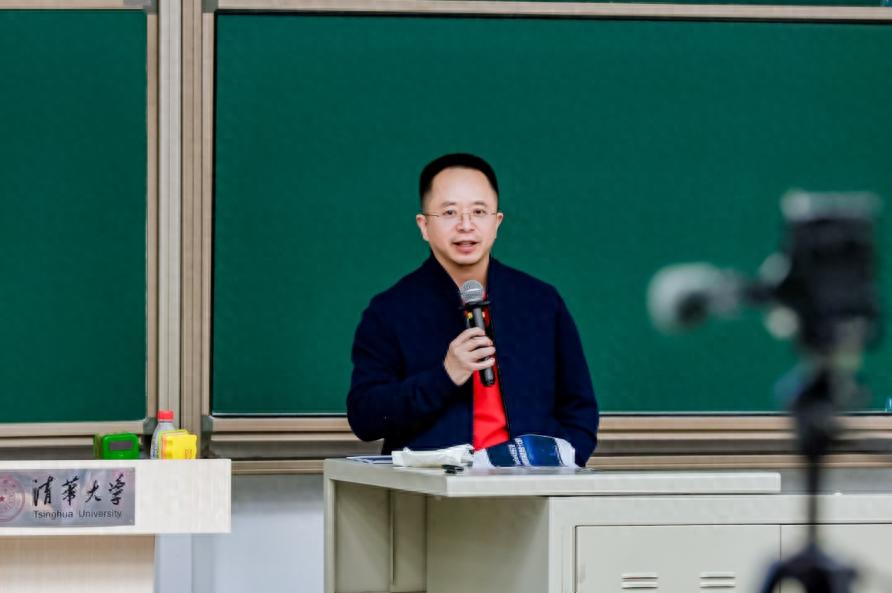 周鸿祎清华授课剖析DeepSeek：开启AI普惠与产业升级进程今日