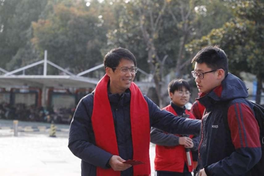 灵蛇赐福、鱼跃龙门、锦书相送、祈愿祝祷……这个学校的开学礼