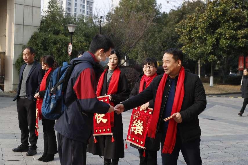 灵蛇赐福、鱼跃龙门、锦书相送、祈愿祝祷……这个学校的开学礼