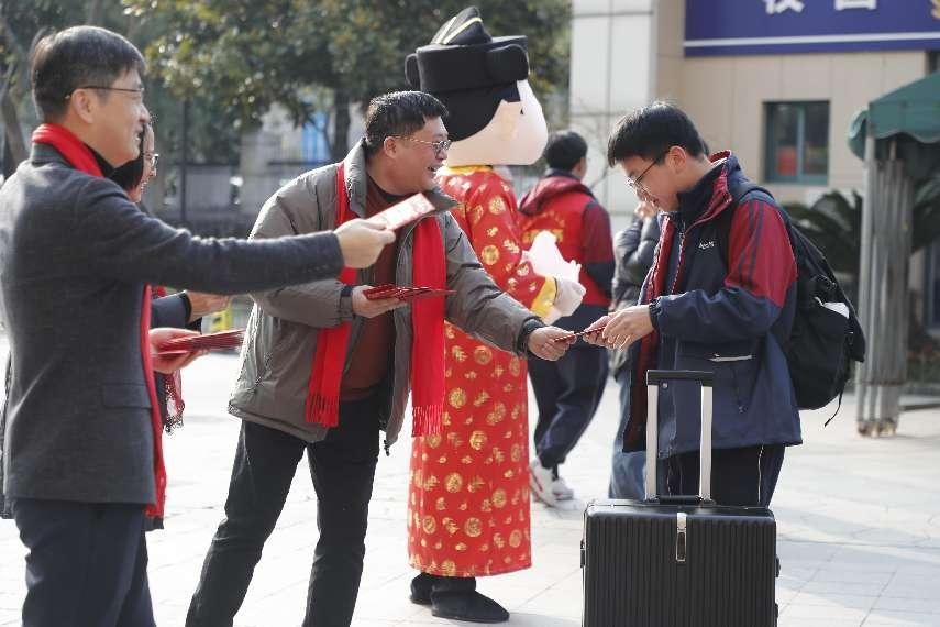 灵蛇赐福、鱼跃龙门、锦书相送、祈愿祝祷……这个学校的开学礼