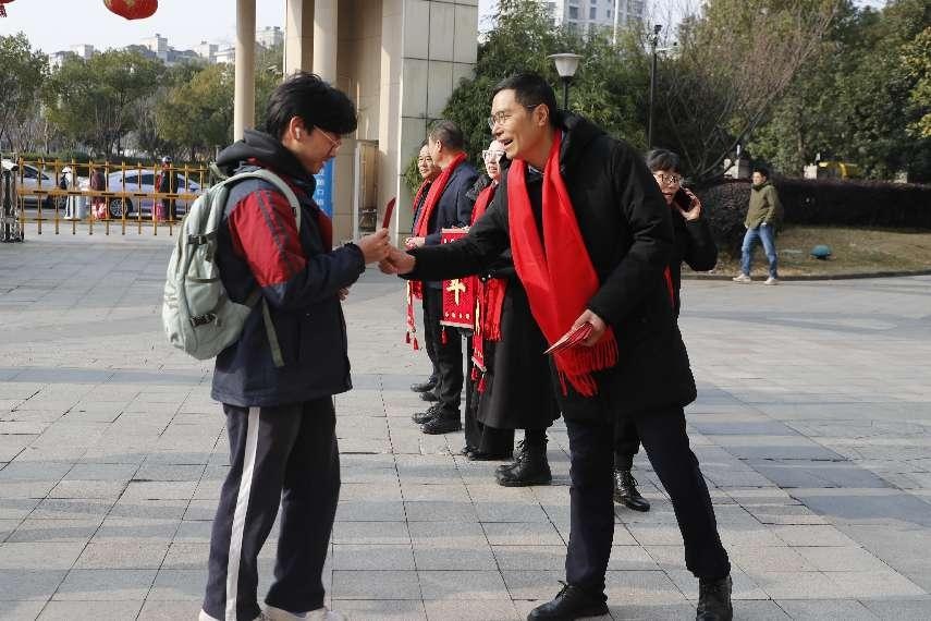 灵蛇赐福、鱼跃龙门、锦书相送、祈愿祝祷……这个学校的开学礼