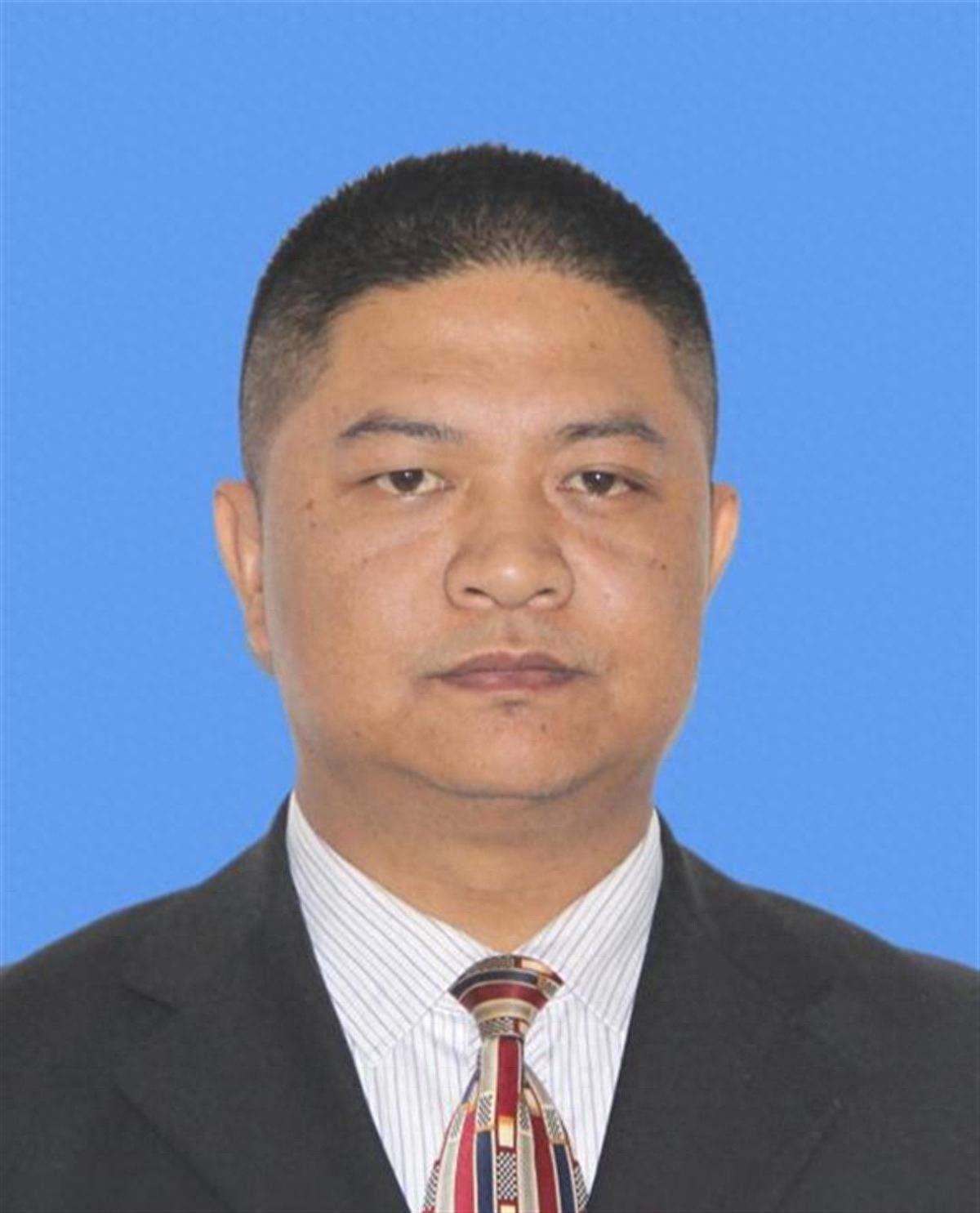 极目政情全省警示大会后，80后副县长杨光主动投案