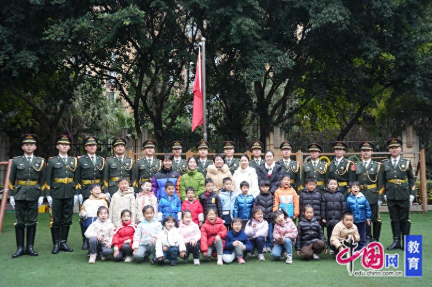 把国防种子种进童心！成都实小附幼举行国防教育主题升旗仪式