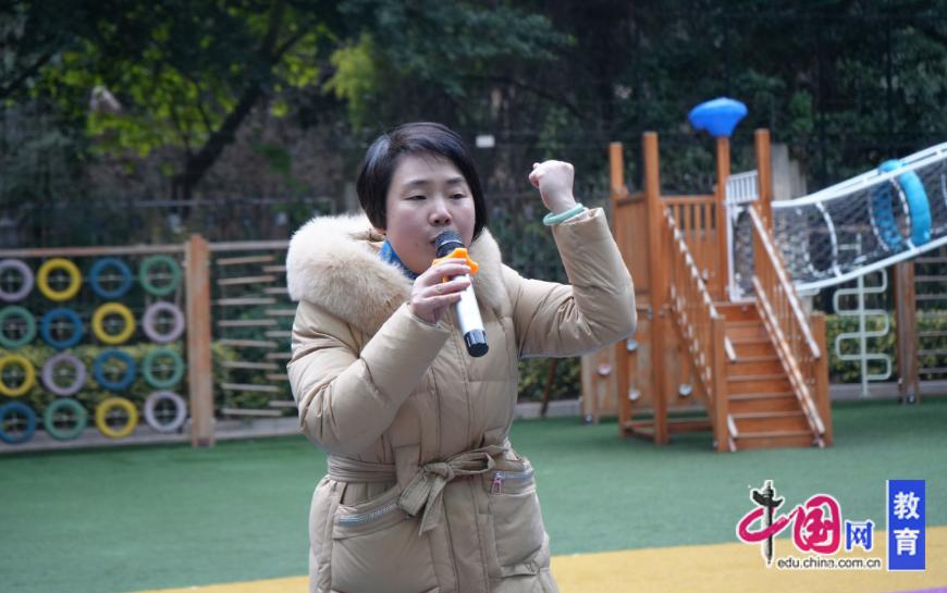 把国防种子种进童心!成都实小附幼举行国防教育主题升旗仪式