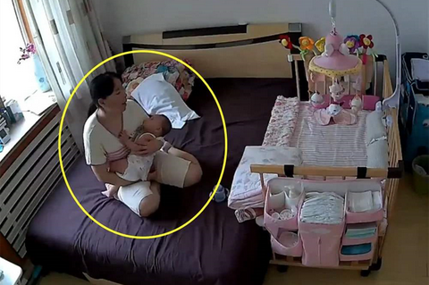 惊！妈妈用布兜挂宝宝哄睡，网友炸锅：安全第一！